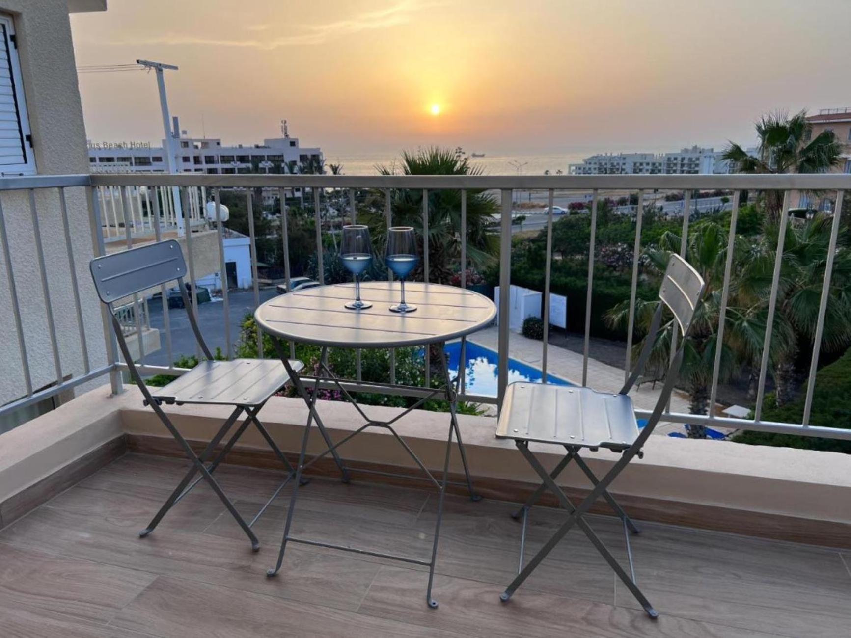 H&O Diamond Complex Sea View Apartment Paphos Eksteriør bilde